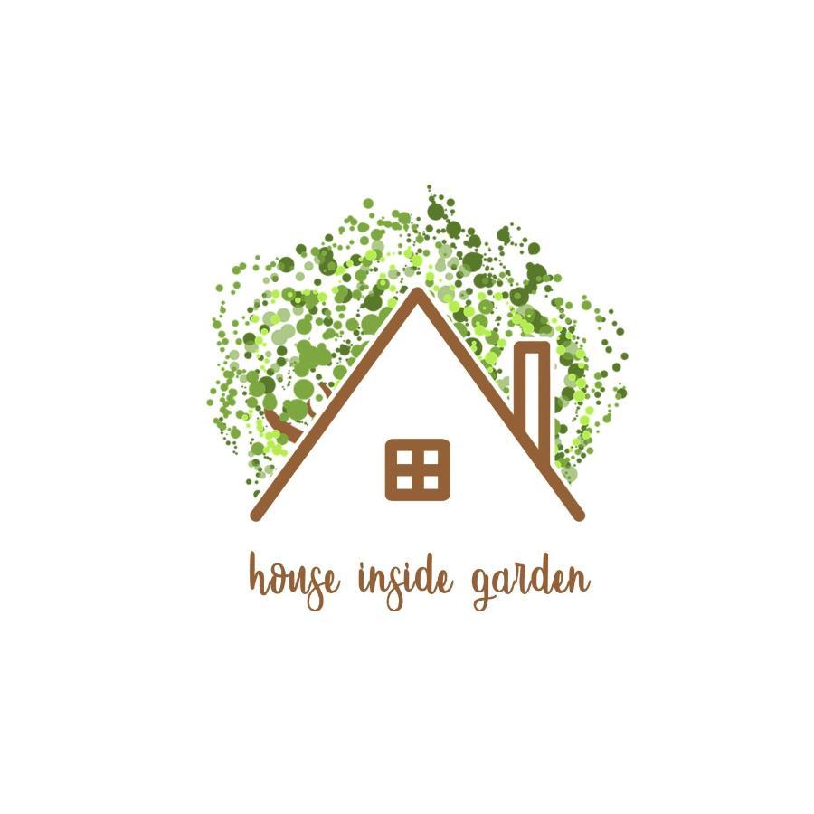 شقة فولوس  في House Inside Garden المظهر الخارجي الصورة