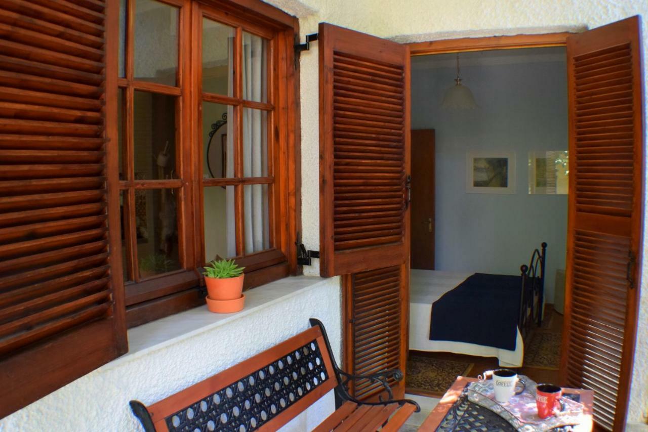 شقة فولوس  في House Inside Garden المظهر الخارجي الصورة