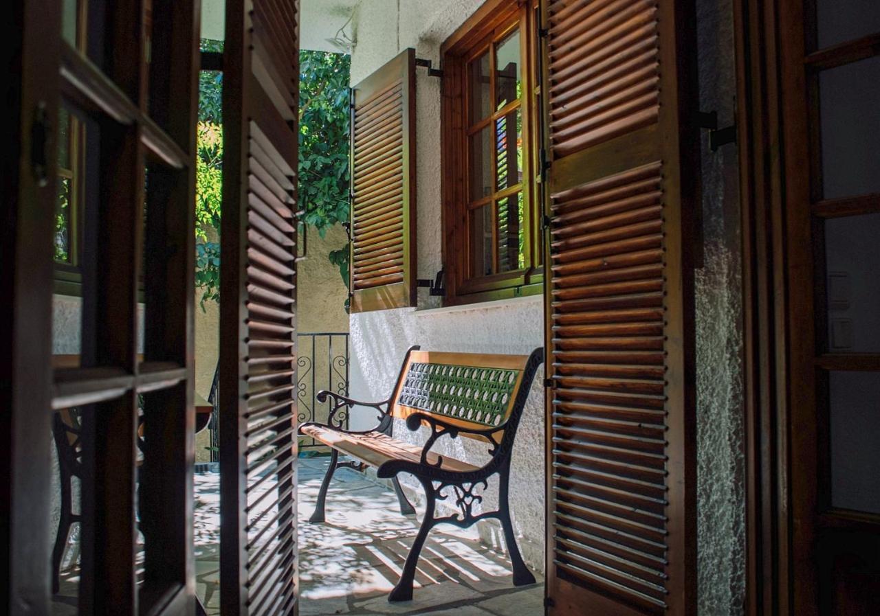 شقة فولوس  في House Inside Garden المظهر الخارجي الصورة