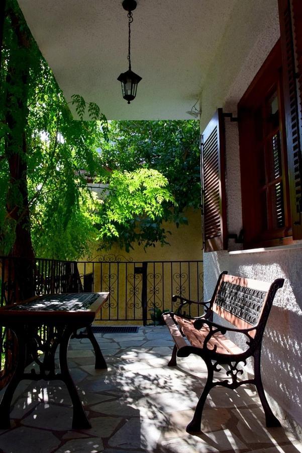 شقة فولوس  في House Inside Garden المظهر الخارجي الصورة