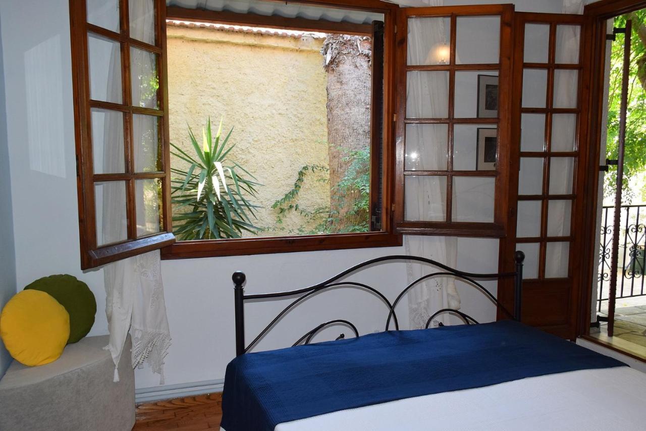 شقة فولوس  في House Inside Garden المظهر الخارجي الصورة