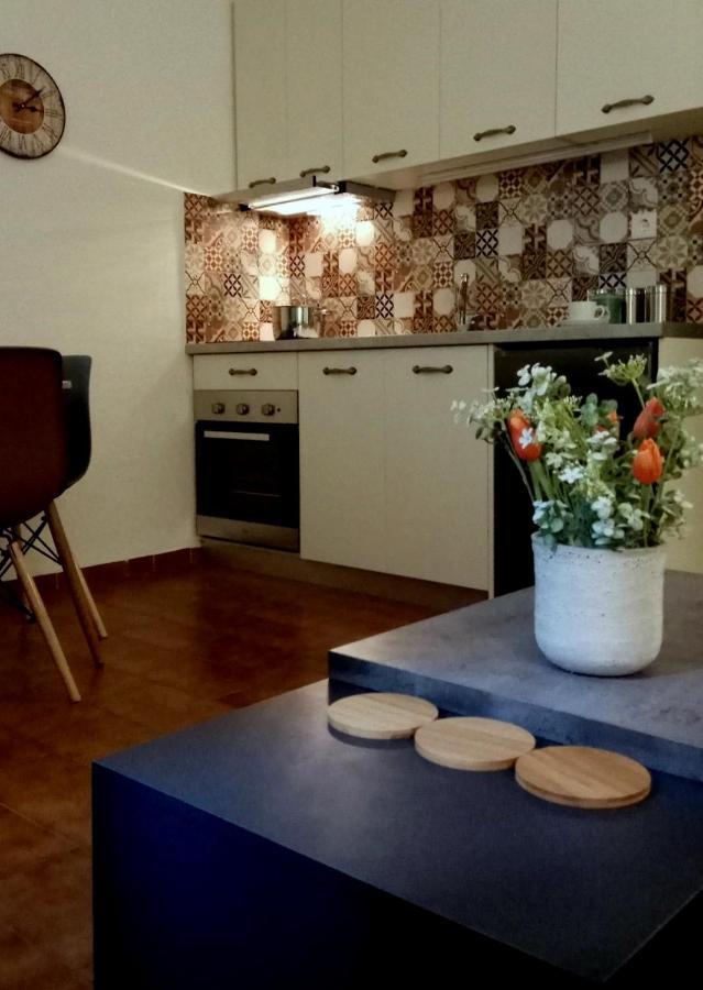 شقة فولوس  في House Inside Garden المظهر الخارجي الصورة
